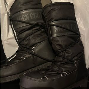 Black MOON BOOTS